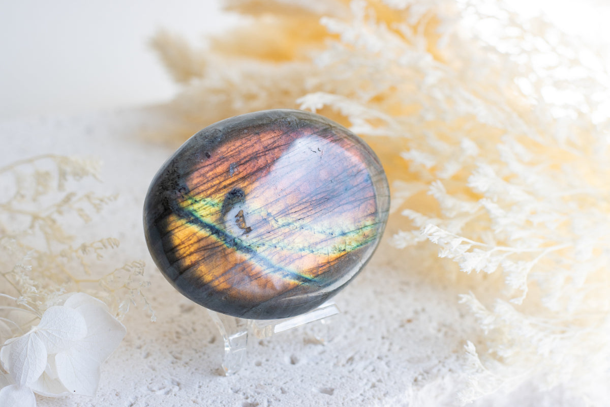 Flashy Labradorite Palmstone
