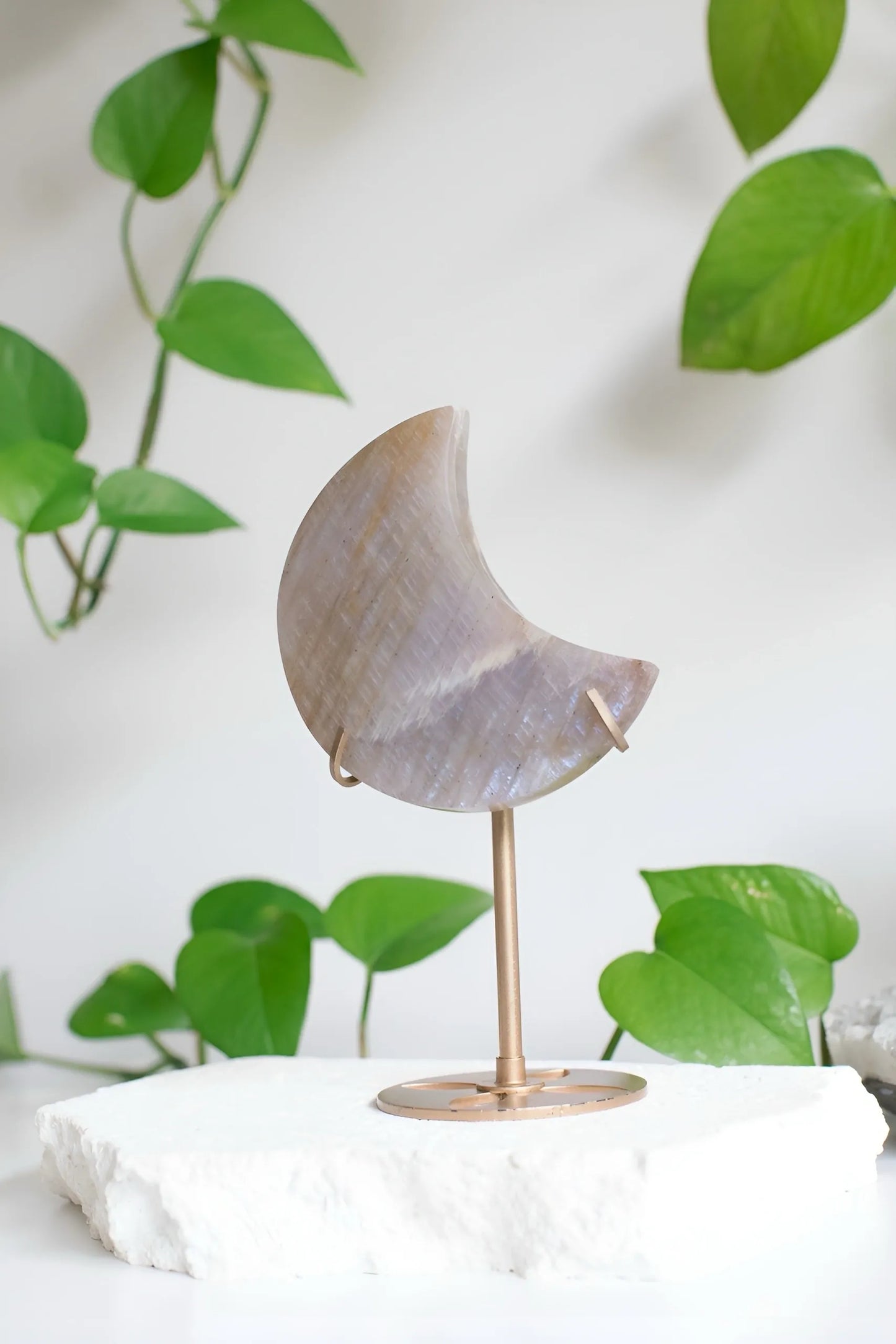 Statement piece Moonstone moon -Free stand